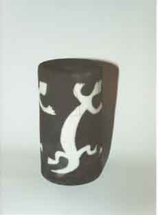 Raku cylinder with transparent glaze and gecko motif-view 3